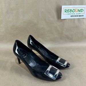 Roger Vivier Paris Womenโs Trompette Pumps